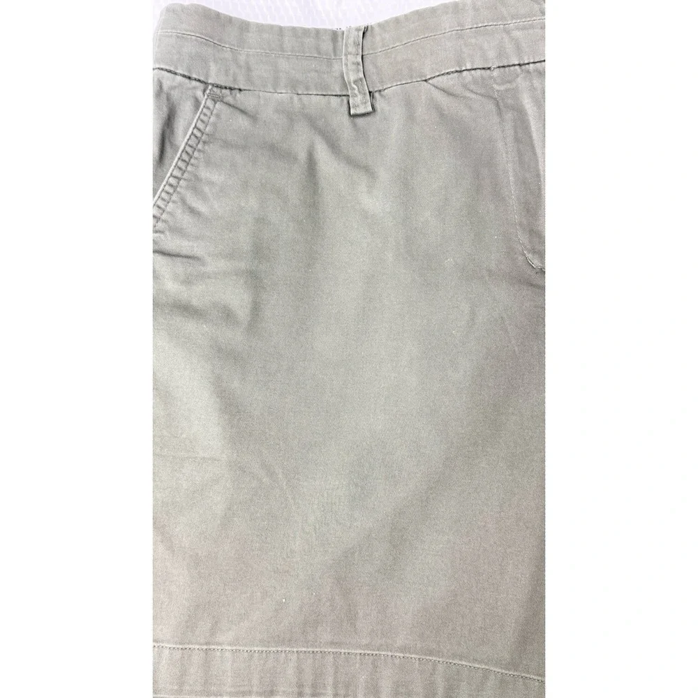 Vintage British Green Khaki Women's Chino Shorts Size 12 Regular Zip Closure